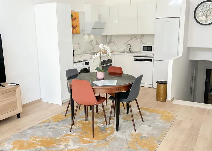 Bright & Modern Family Carihuela Апартаменты Торремолинос